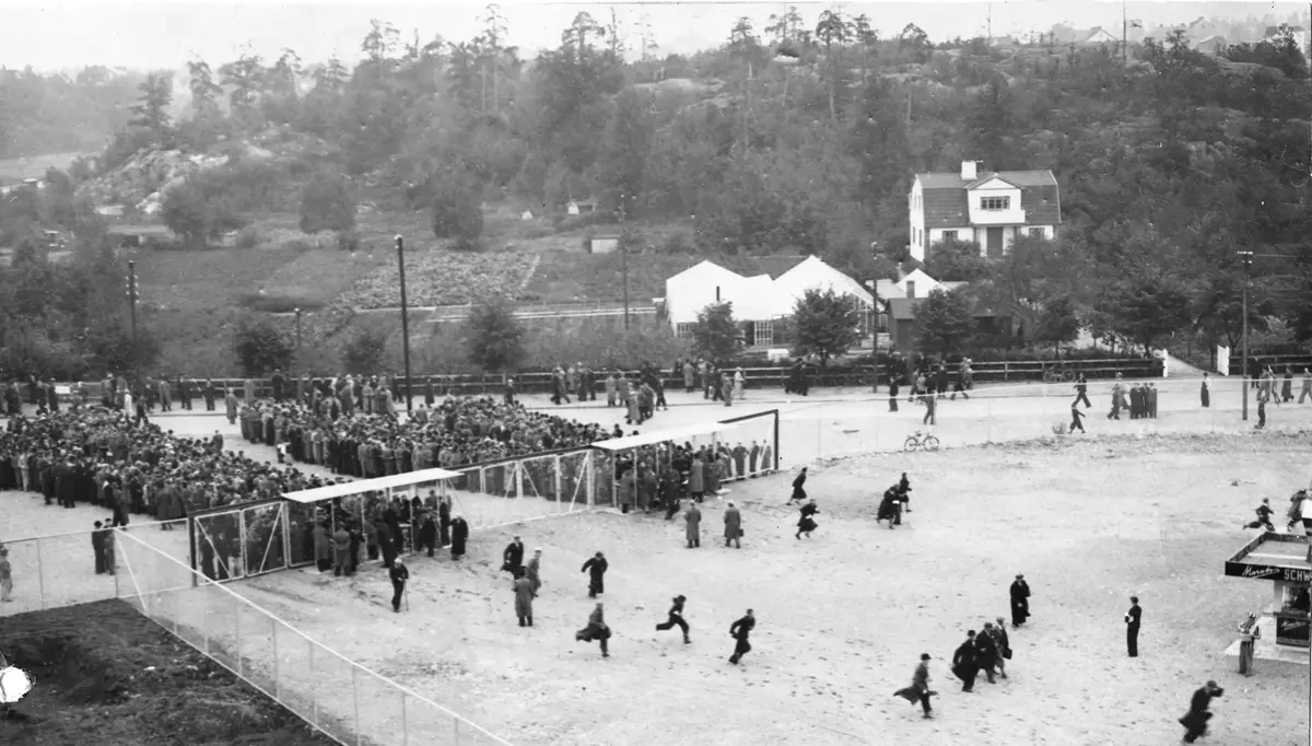 Råsunda, Solna. Trädgårdsmästeriet vid Hagavägen och södra ingången till Stadion.