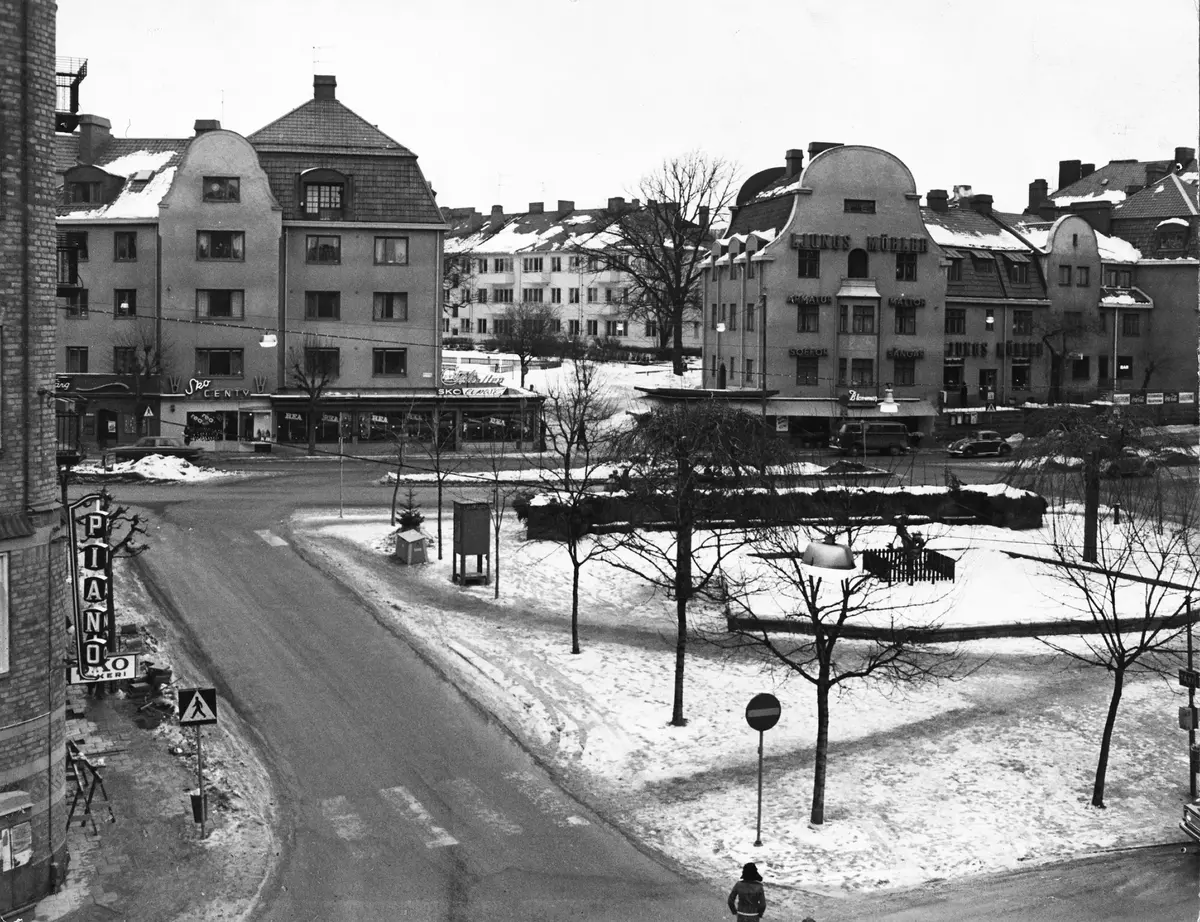 Råsunda, Solna. Råsundavägen (Stråket).