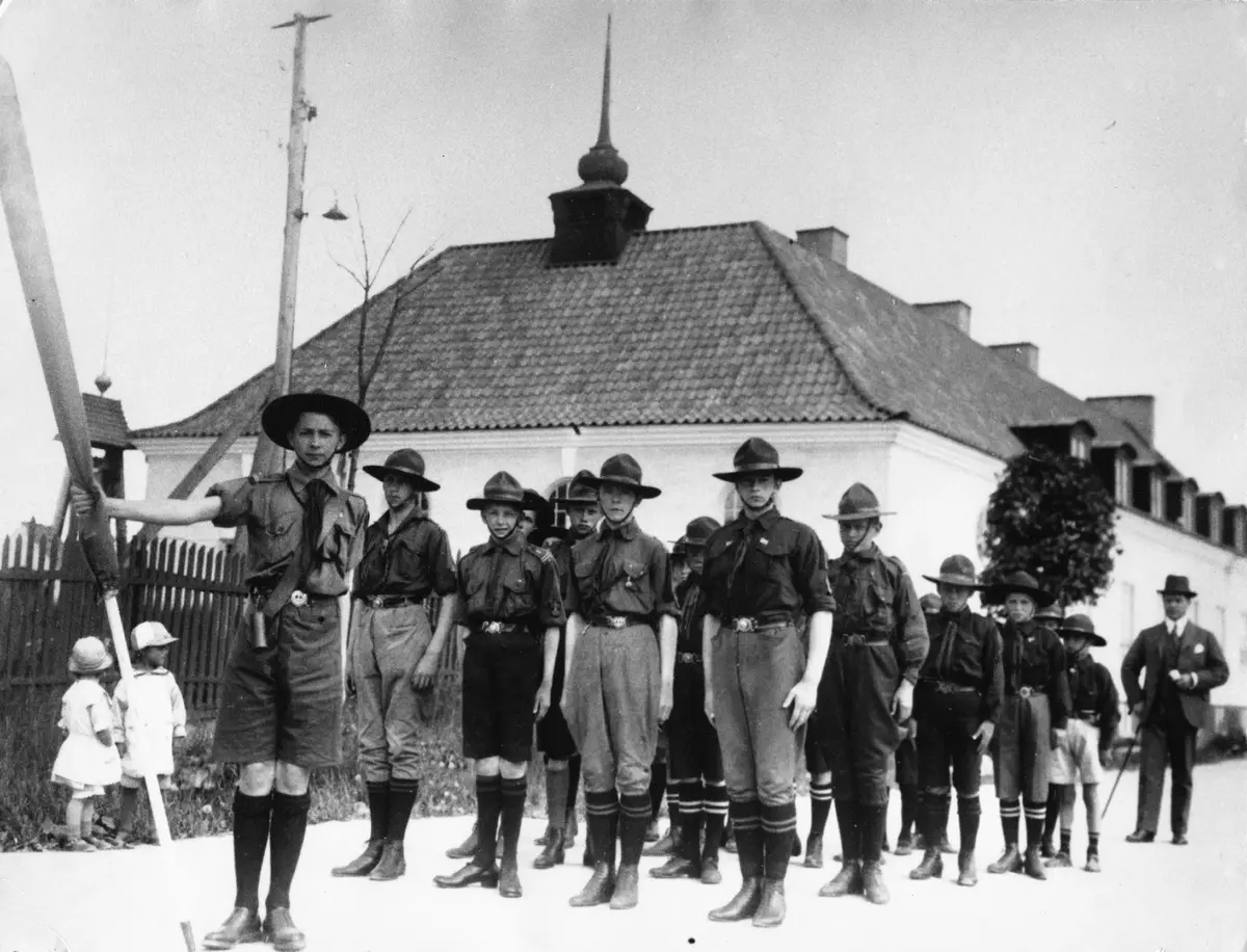 Scoutkår, Solna. Kåren utanför Solnagården 1925.