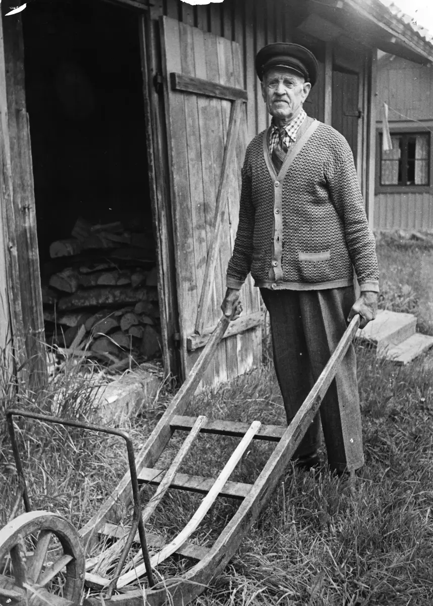 Personfoto. Karl Fredrik Juhlberg (1874-1952), fiskare i Norrhamnen, Vaxholm.