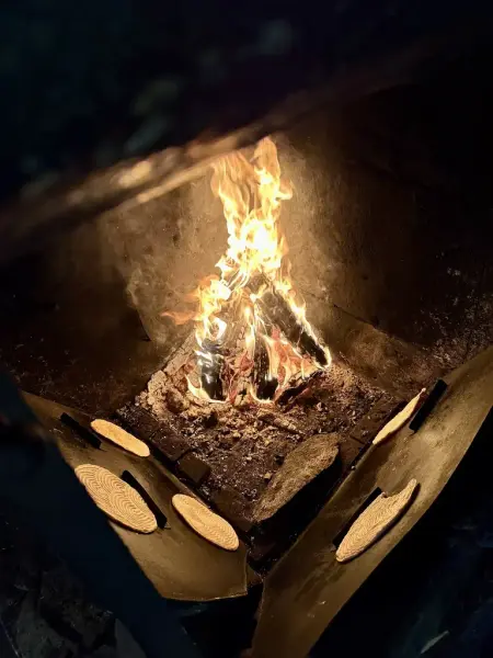 Steiking av skrivabrød i Ulateigstugu. 