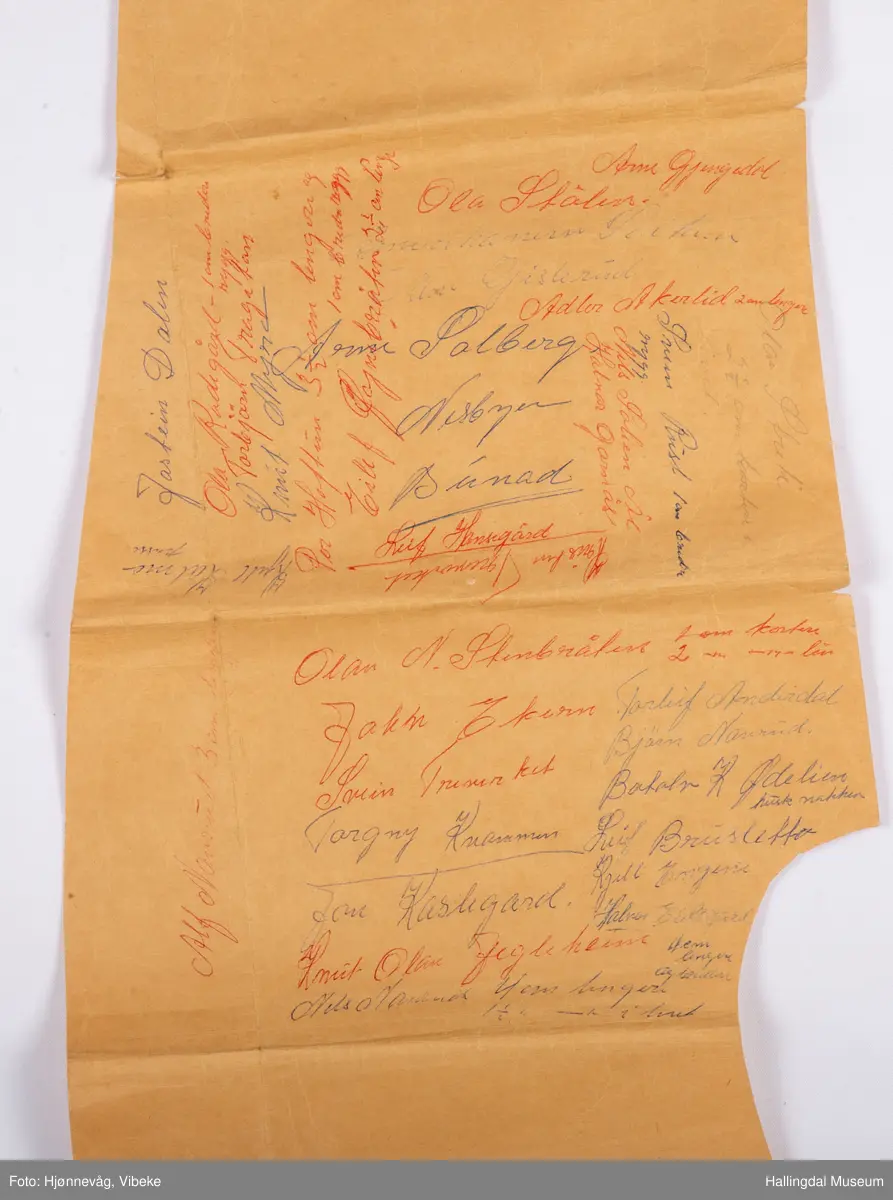 Mønster til bunadstrøye, sølvknappekleu til Arne Gjengedal, ????, Olav Gislerud, Adler Akerlid 2 cm lenger, Arne Golberg, Leif Hansegård, Olav N. Stenbråten, Jahn Ekern, Svein Treverket, Torgny Kvammen, Jon Kaslegard, Knut Olav Jegleim, Nils Navrud, Torleif Anderdal, Bjørn Navrud, Botolv K. Ødelien husk nakken, Leif Brusletto, Kjell Engene, Halvor Espegard, Alf Navrud 3 cm, pluss mange flere