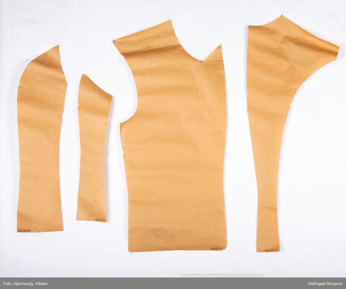 Hallingbunad trøye og vest. Bunad ???? Vike.