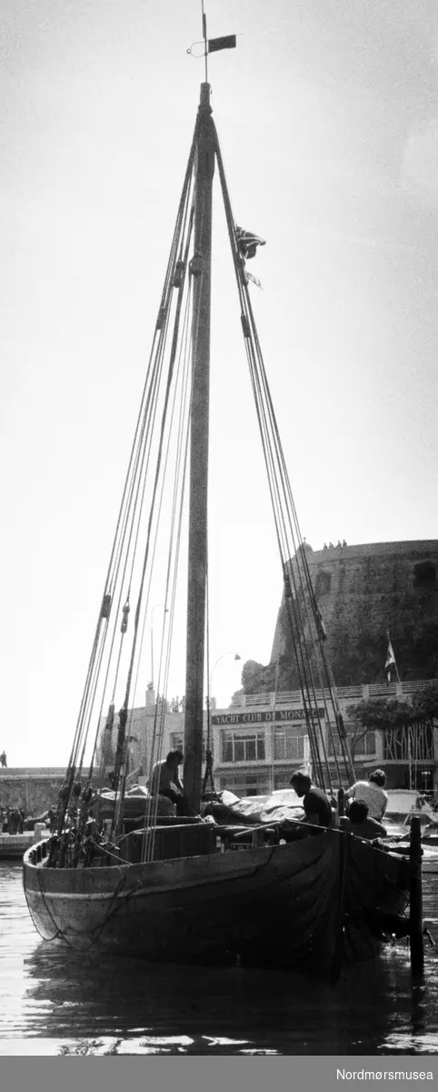 Ragnar Thorset's Saga Siglar ved havn i Monte Carlo, Monaco. Fra Tidens Krav 26. april 1986. Bildet er fra avisa Tidens Krav sitt arkiv i tidsrommet 1970-1994.