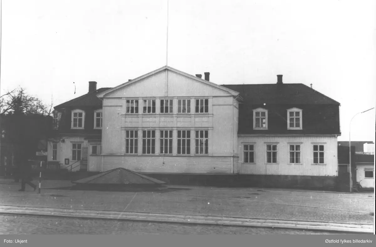 Domhuset,  rettssal, politikammer, kretsfengsel i Sarpsborg. 
1920-30-åra.