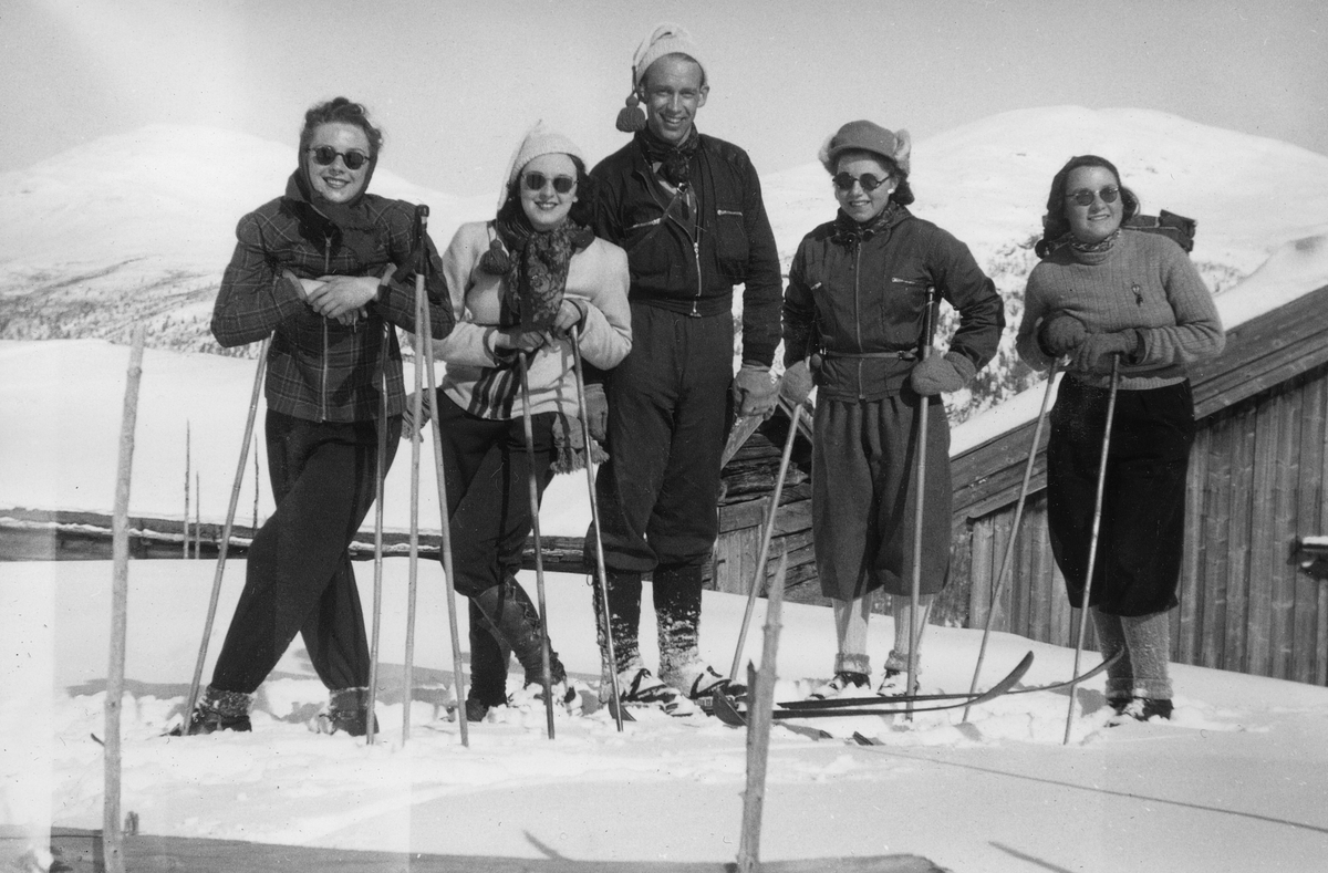 Fem skiløpere på påsketur til Melgardssetra