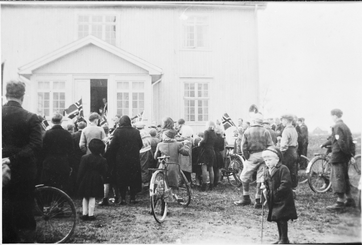 Feiring av freden, Grinifanger kommer hjem, Ørlandet