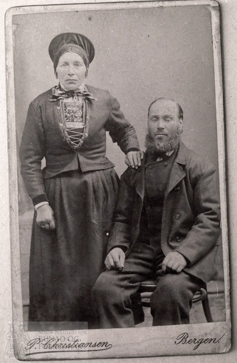 Av ukjent par.  Fotograf:  P. Christensen, Bergen.  (Diplom 1883).