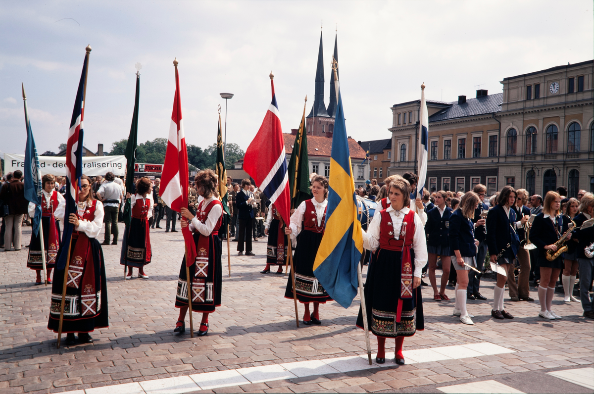 Centerpartiets riksstämma, Växjö 1972. Uppställda på Stortorget inför paraden.