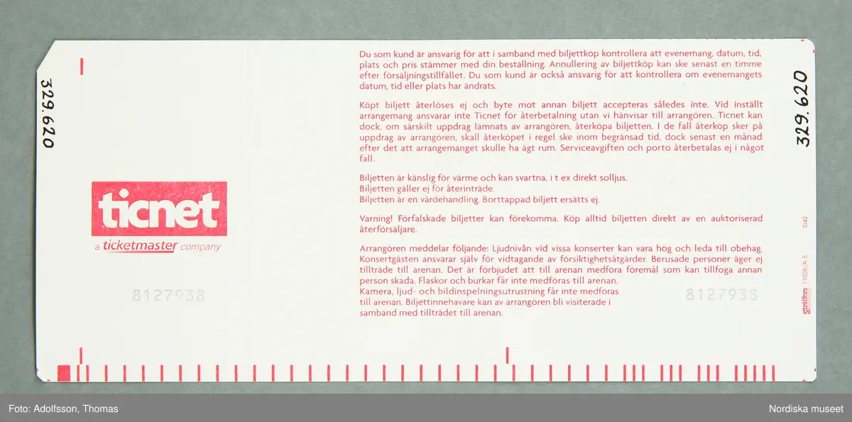 Biljett / Festivalbiljett av papper. Orange framsida med svart text och vit baksida med röd text. På framsidan text: "EUROPRIDE 2008 25 JUL - 3 AUG 2008 FESTIVALBILJETT" BILJETTEN BYTS MOT ETT ARMBAND I PRIDE PARK ELLER PRIDE HOUSE.", "PRIS 600,00 + SERV:AVG: 30,00." m.m samt streckkod.

Festivalbiljetten är en förköpsbiljett, inköpt genom ticnet, för EuroPride 2008 (den största årliga festivalen för HBT-personer och 2008 firades 25 jul-3 aug.). Vid första användningstillfället fick man byta ut den mot ett armband som gällde som inträde under Europrides alla evenemang. Då fick man också en dogtag samt ett programhäfte Se inv.nr 329.615-329.620. Se även inv.nr 329.669-329.667.

Det var givarens pojkvän som köpte biljetterna genom ticnet (företag som förmedlar biljetter, framför allt över nätet) 29 april 2008, alltså i god tid innan själva festivalen. Givaren och hans pojkvän, som har varit på de flesta Pride-firanden sedan 1998, brukar försöka gå på så mycket av evenemangen som möjligt under veckan (se vidare intervju med givaren i bilagan) varför det lönar sig att köpa ett veckoband istället för dagband. Givaren och pojkvännen var på den stora invigningen på Skansen fredagen 25 juli och det var där som givaren fick sin biljett utbytt mot entrébandet. Det var volontärer från EuroPride /Stockholm Pride som arbetade med utbytet av biljetter mot band i Skansens entrékassor. Biljetterna samlades in av volontärerna för att inte kunna lösas in igen på något annat ställe. 

Föremålet ingår i Nordiska museets dokumentation av Europride 2008 med föremål, intervjuer och fotografier. Se arkivet D.457. Övriga föremål med anknytning till Peter Csaszti se inv.nr 329.615-329.620 samt 329.669-329.670. Se intervju med Peter Csaszti i D.457.
/Leif Wallin 2009-03-06