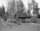 Ösjöfors handpappersbruk. Byggnad E, uthus / toalett.