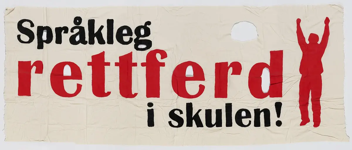 Banner frå arkivet til Norsk Målungdom. På banneret står teksten: "Språkleg rettferd i skulen!". Det er truleg at banneret har vore i bruk under ein dialektaksjon for Norsk Målungdom.
