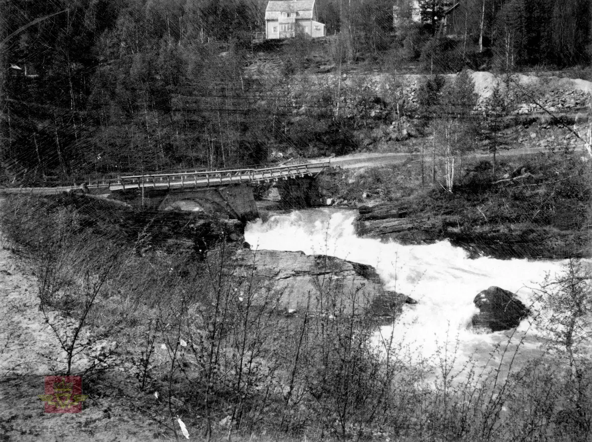 Fylkesveg 495. over Storåga.
Beiarelva eller Storåga som den også blir kalt, er mer enn 50 kilometer lang. Den er en av de største elvene i Nordland.