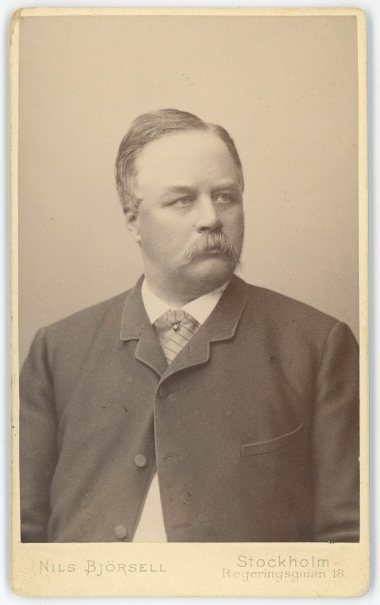 Porträtt på Edward Raab. Polismästare, friherre, rådman. Född år 1841 och död år 1901.