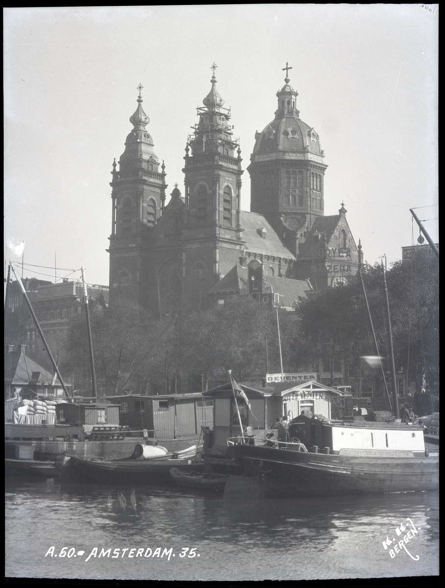 Bildet tatt i Amsterdam

St. Nicolas basilika