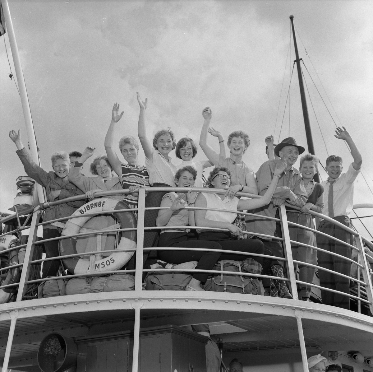 D/S Bjørnør med passasjerer en varm sommerdag