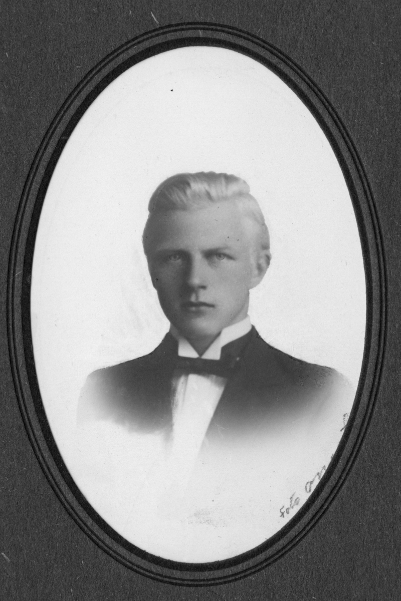 Lærer Torleiv  Rogndokken.