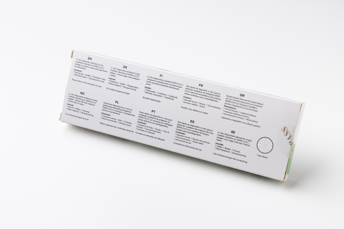 Provtagningskit för test av Covid-19. Pappersförpackning med innehåll. Oanvänd. Tryckt text på förpackningen: "BOSON BIOTECH Rapid SARS-CoV-2 Antigen Test Card", "COVID-19", "CE".

1. Förpackning av papper.
2. Foliepåse till testkassett (förseglingen har öppnats vid registreringen).
3. Testkasesett (testkit) av plast (i förseglad foliepåse vid förvärvet).
4. Extrationslösning, provtagningsvätska (buffert) i förseglad plastbehållare. Placerat i plastpåse med provrör.
5. Extrationsrör (provrör) och lock av plast. Placerat i plastpåse med buffert.
6. Steril topspinne i förseglad förpackning.
7. Bruksanvisning.
8. Inspektionscertifikat av papper.