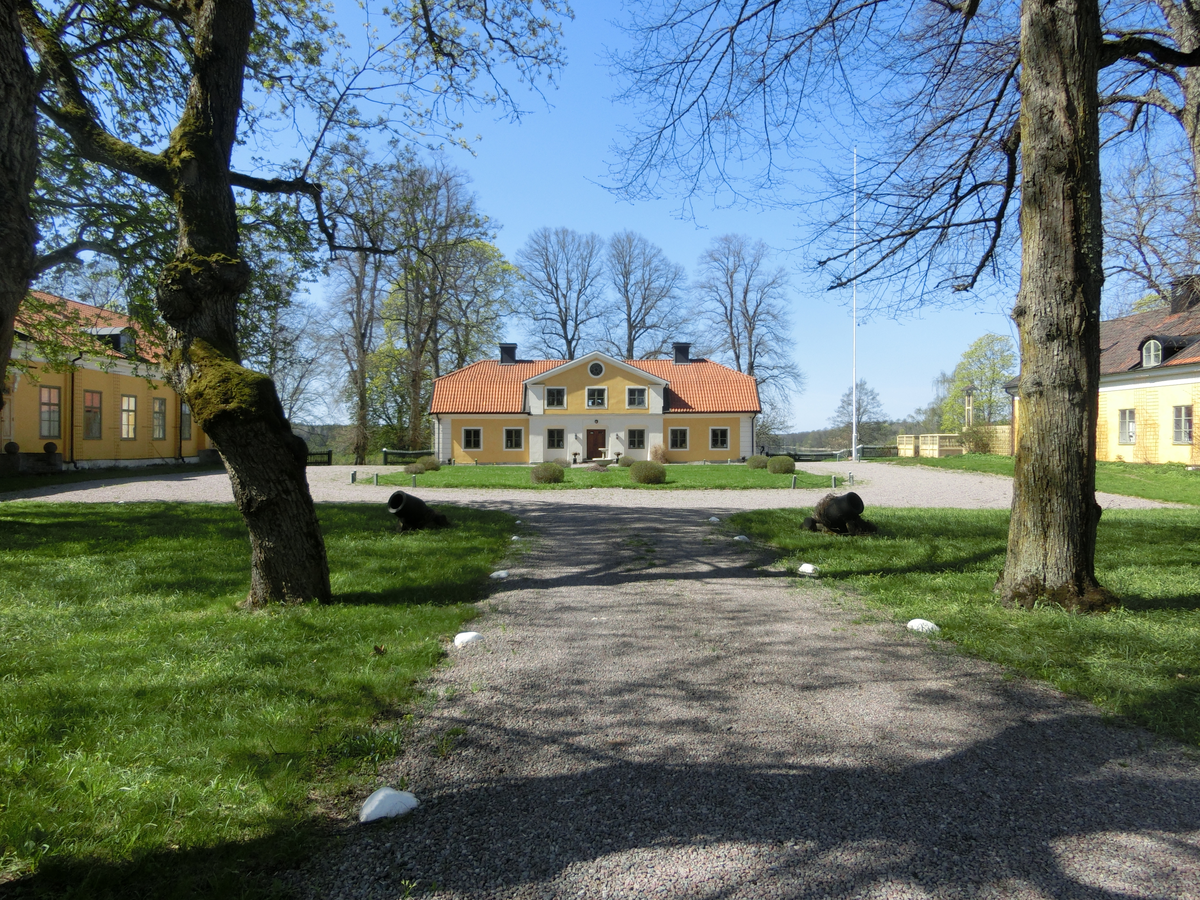 Huvudbyggnad med flygelbyggnader, Kvallsta gård, Östuna socken, Uppland 2018