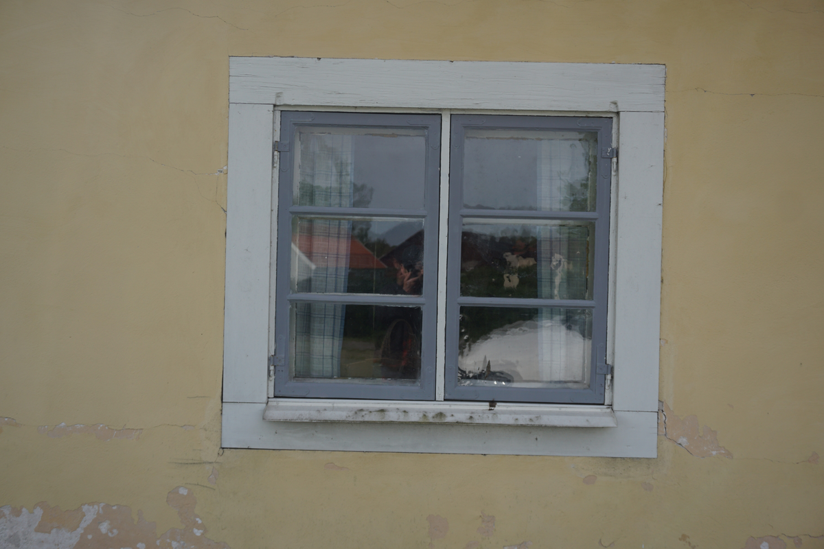 Fönster i smedsbostaden, Österbybruk 1:360, Film socken, Uppland 2020
