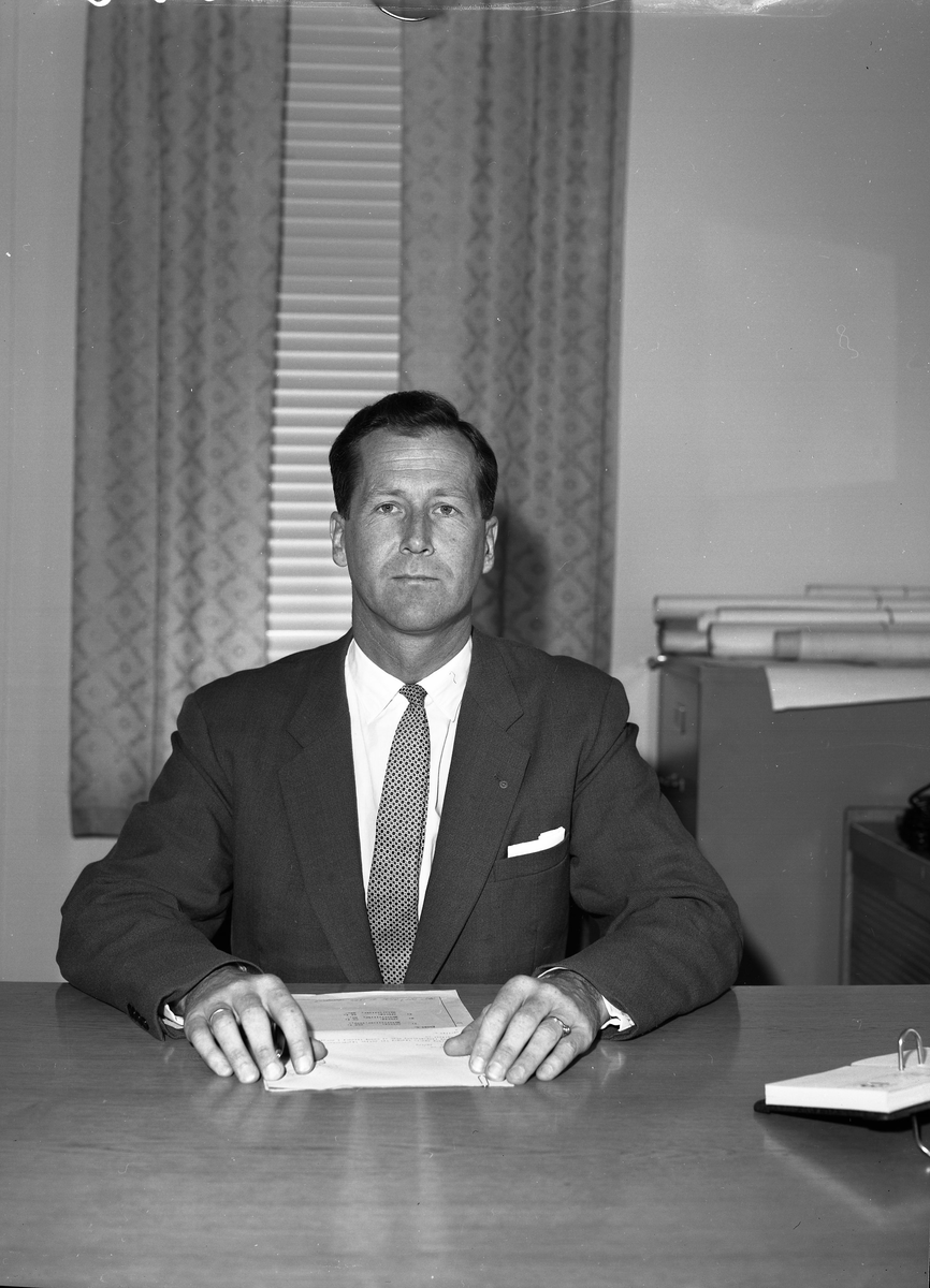 Sven Lauritz Rodtwitt overtok direktørstillingen på Tangen Verft 1.desember 1959. Han hadde skipsingeniøreksamen fra NTH i 1946.
Henrik Schlanbusch hadde takket ja til stilling på Aker Verft. 20.august 1962 ble Schlanbusch igjen direktør på Tangen Verft og Rodtwitt overtok hans stilling ved Aker Verft.