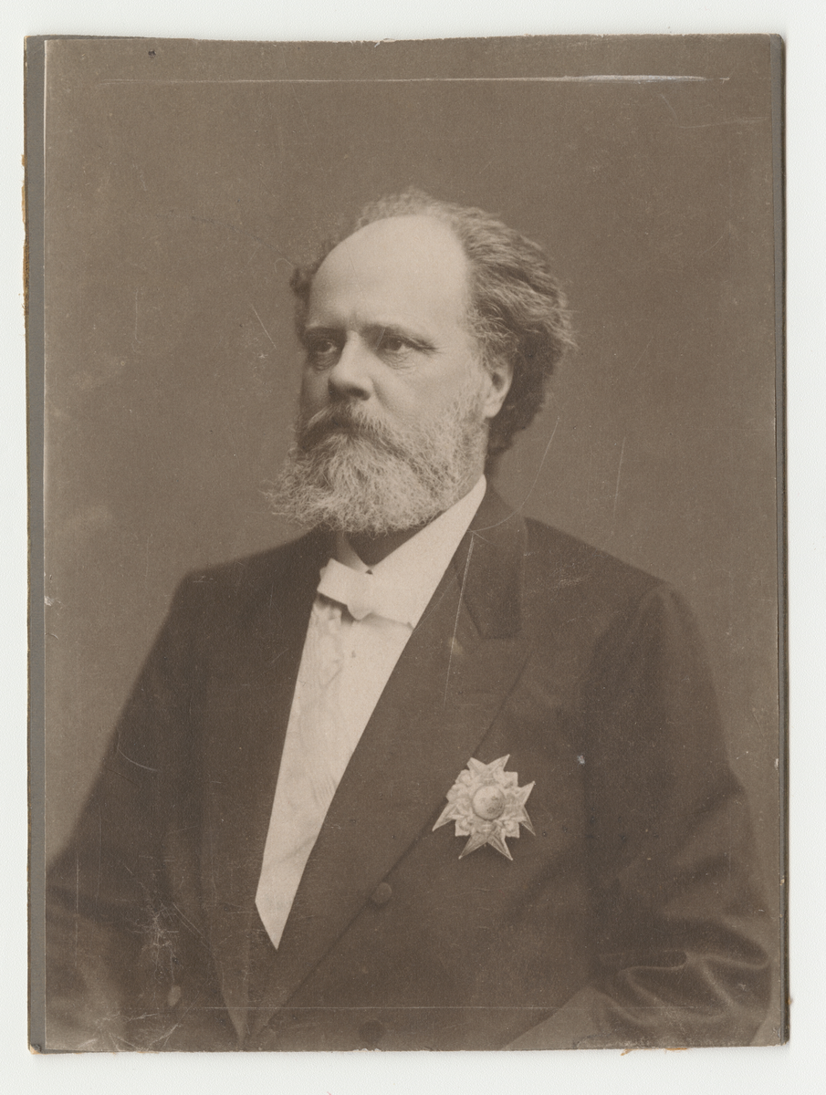 Svensk friherre, godsägare och politiker som var statsminister 1889–1891. Han var också riksdagsman 1859–1866 och 1870–1900, finansminister 1874–1875 och utrikesminister 1889.