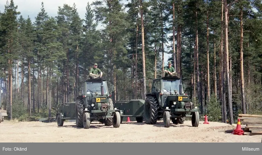 Hjultraktorer med tryckluftkärror.