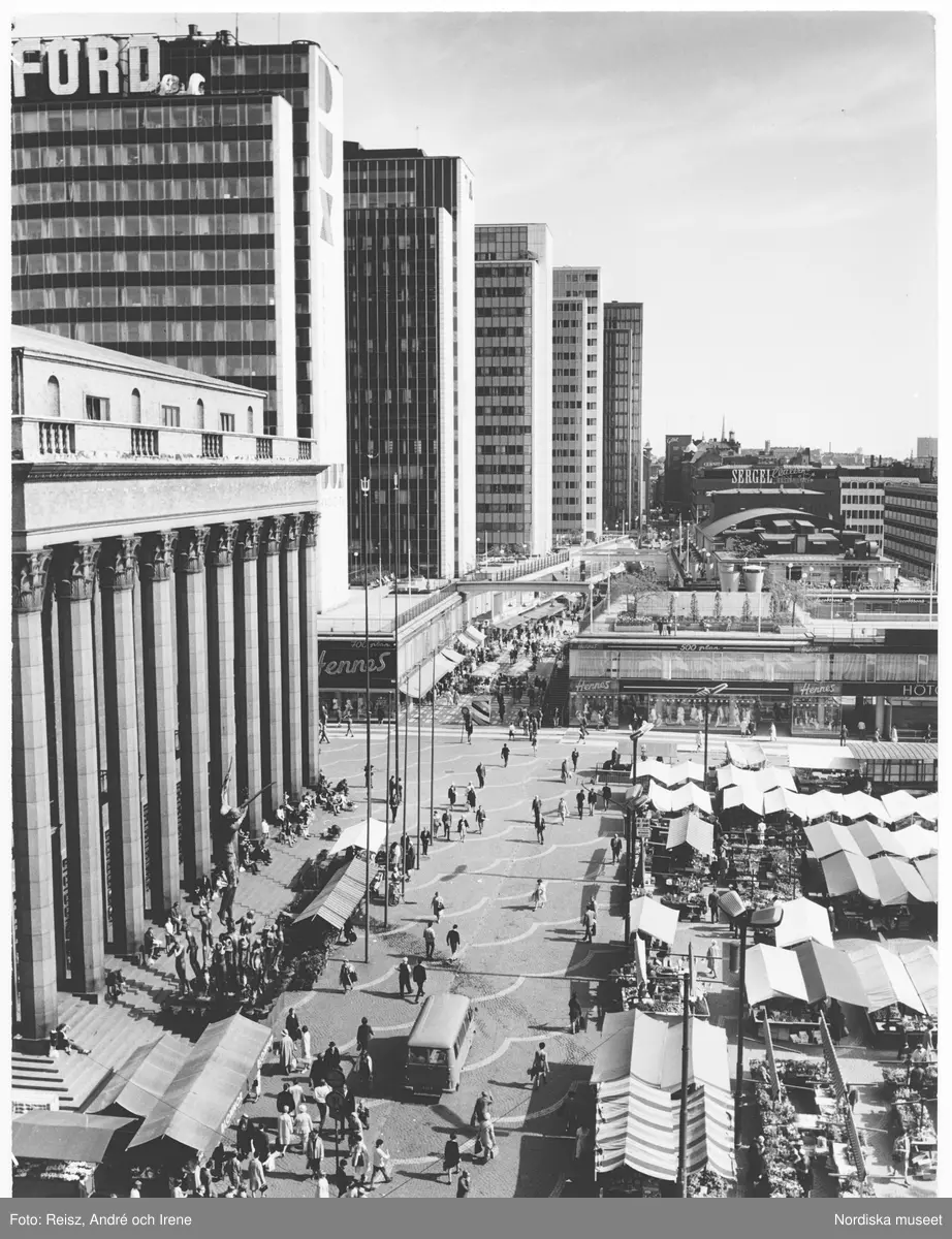 Utsikt över Hötorget, de fem höghusen och Konserthuset.