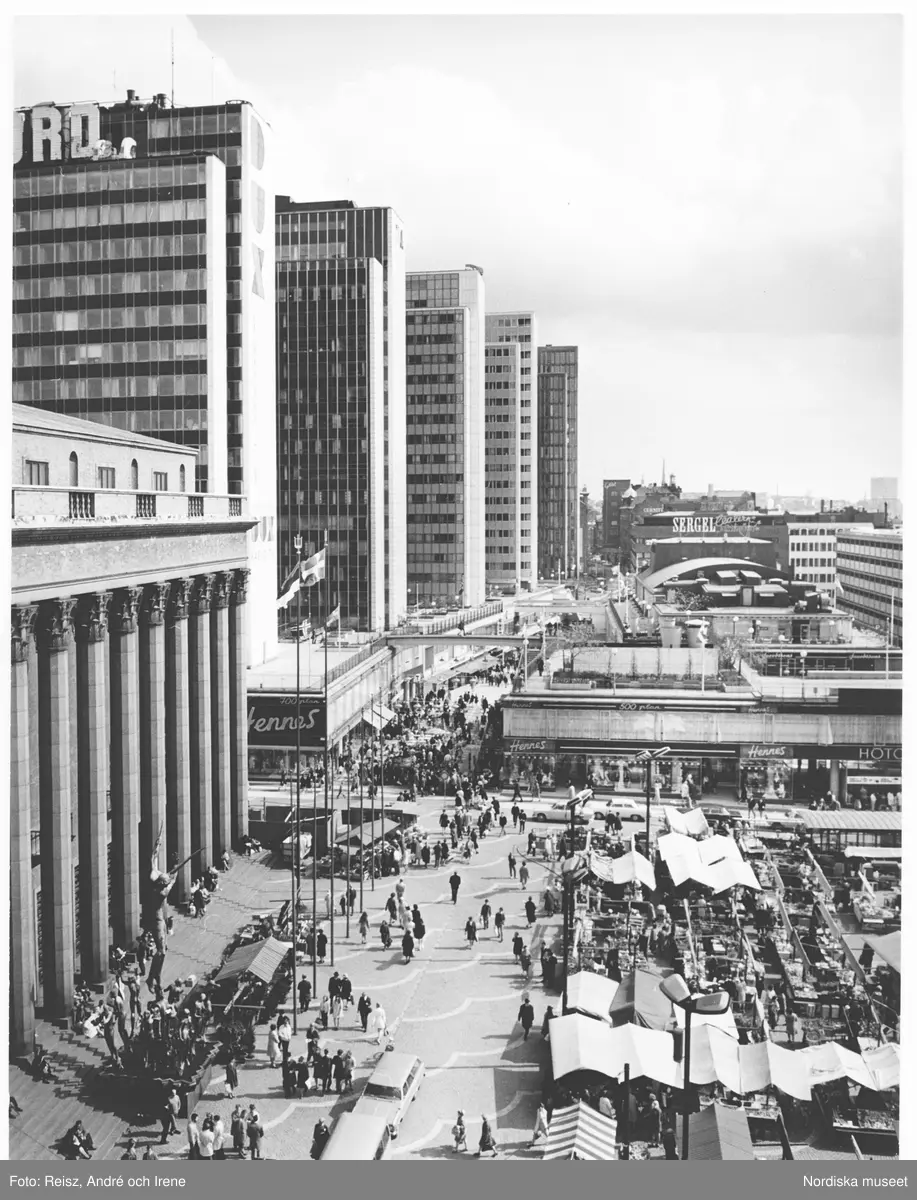 Utsikt över Hötorget, de fem höghusen och Konserthuset.