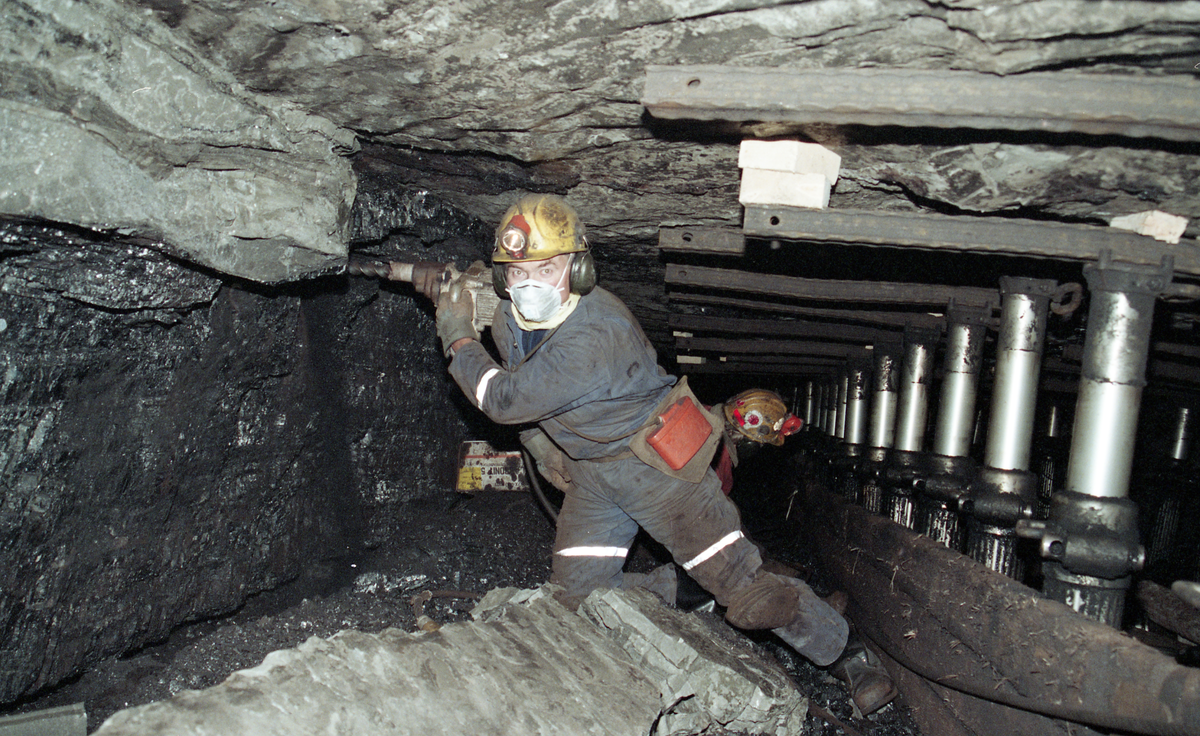 Siste arbeidsdag i gruve 3. 1.11.1996. Ingvald Johansen jobbet 21 år i denne gruva. 