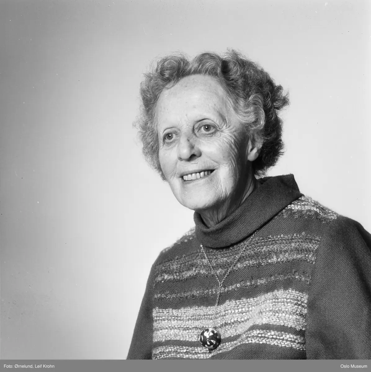 portrett, kvinne, botanisk tegner, forfatter, brystbilde