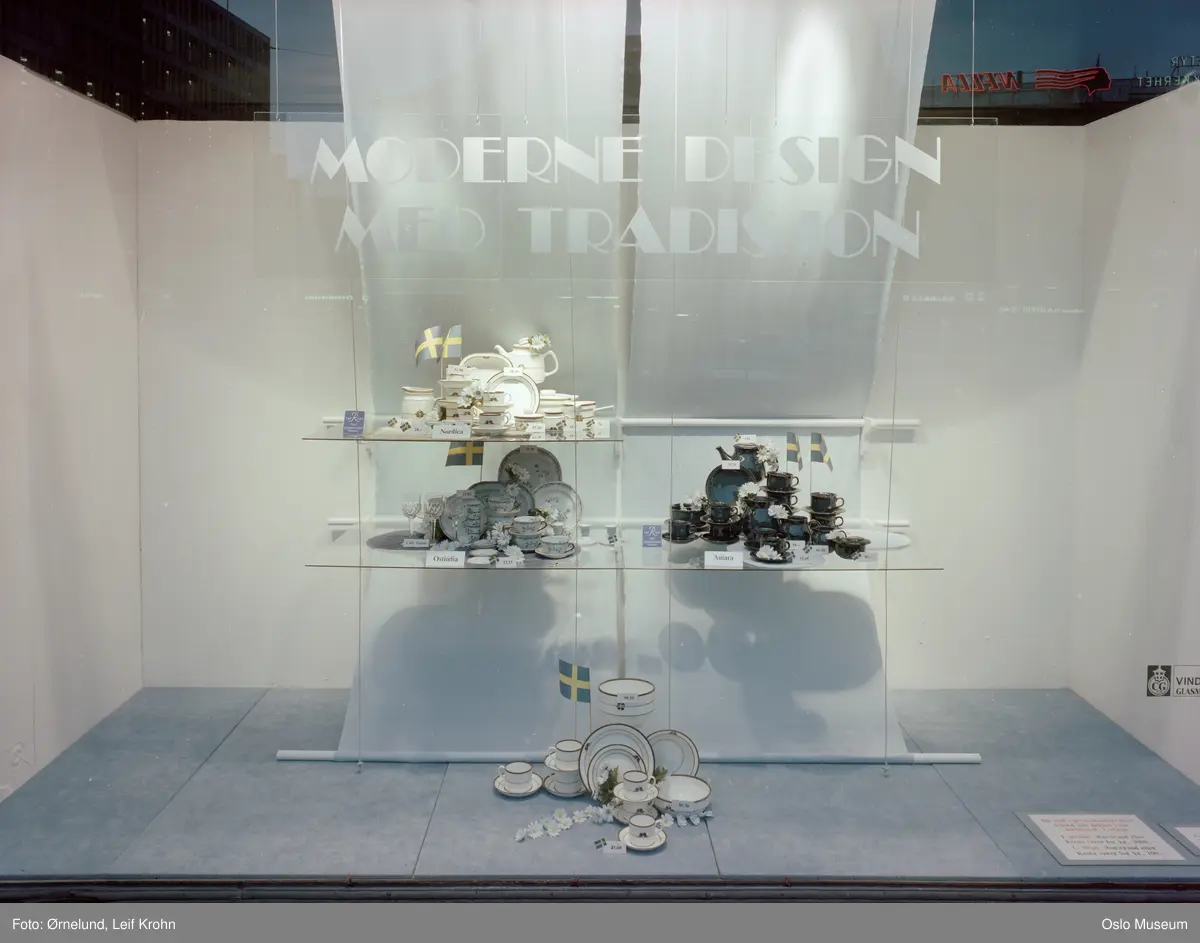 Christiania Glasmagasin, utstillingsvindu, glass, porselen, "Moderne design med tradisjon"