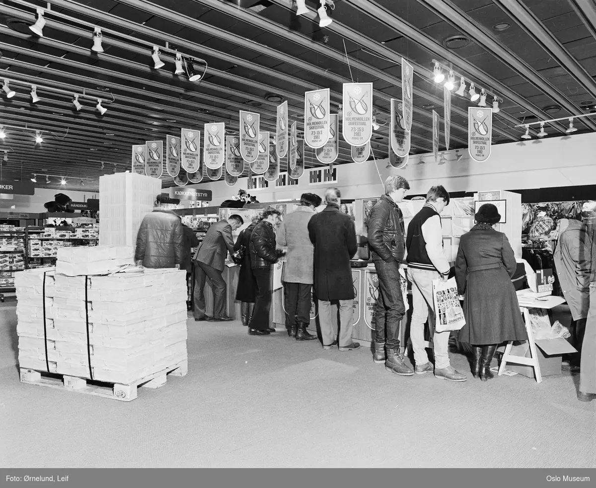 Christiania Glasmagasin, interiør, kjøkkenutstyr, mennesker, kunder