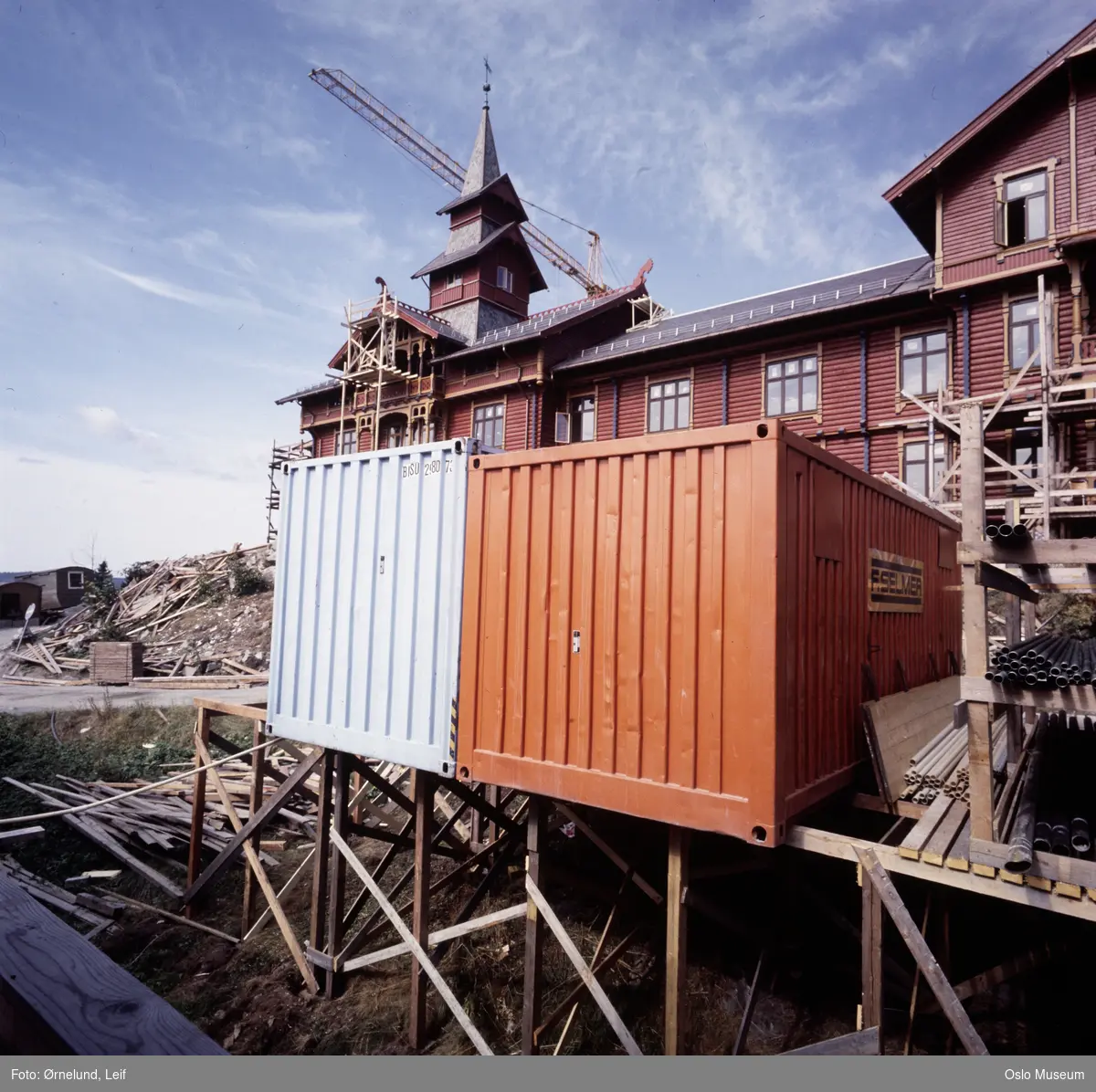 Holmenkollen Park Hotel, oppussing og påbygging, containere