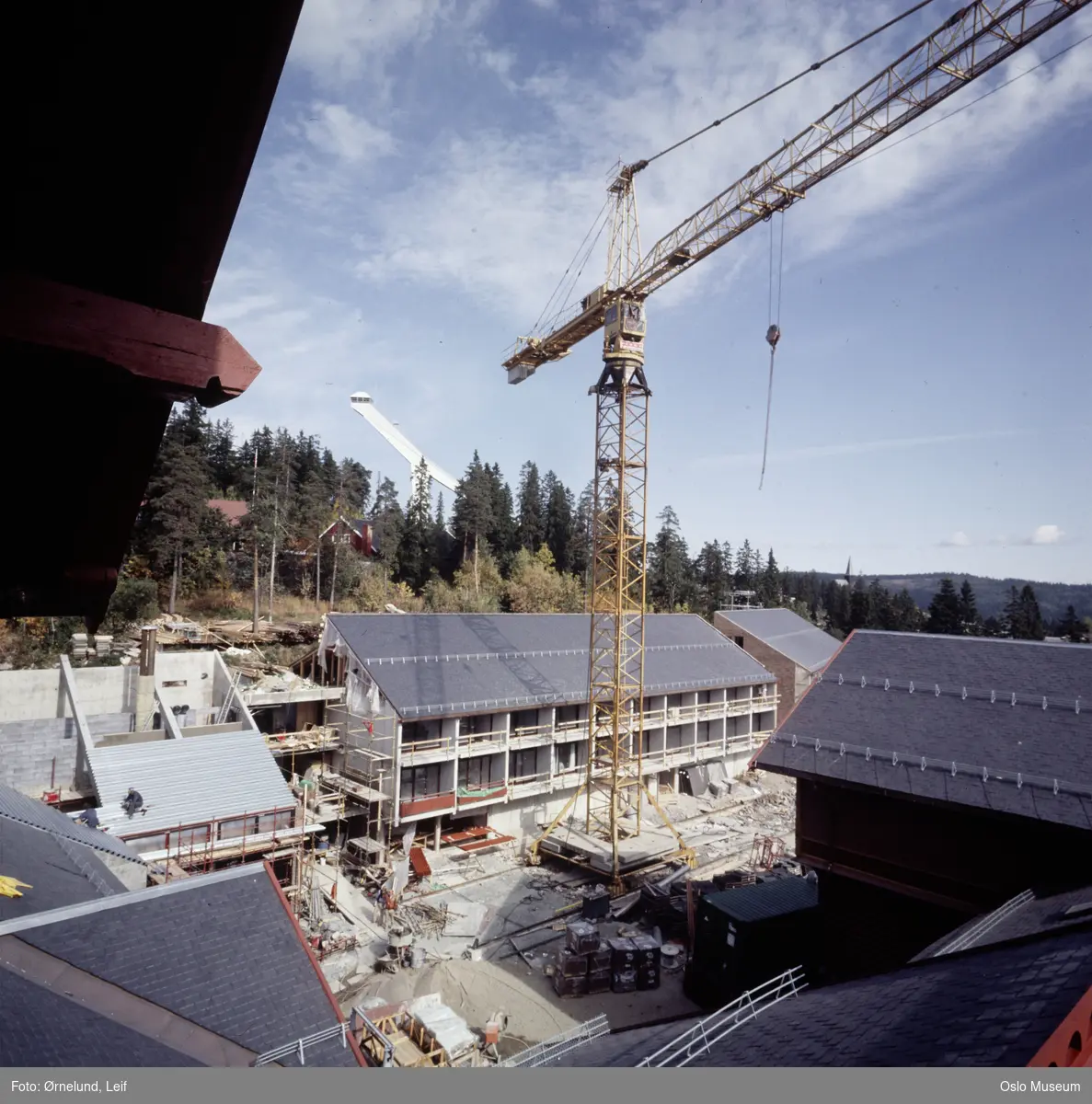 Holmenkollen Park Hotel, oppussing og påbygging, kran, Holmenkollbakken