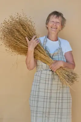 Linarbeid Vågå. Bjørg Schultz Lin