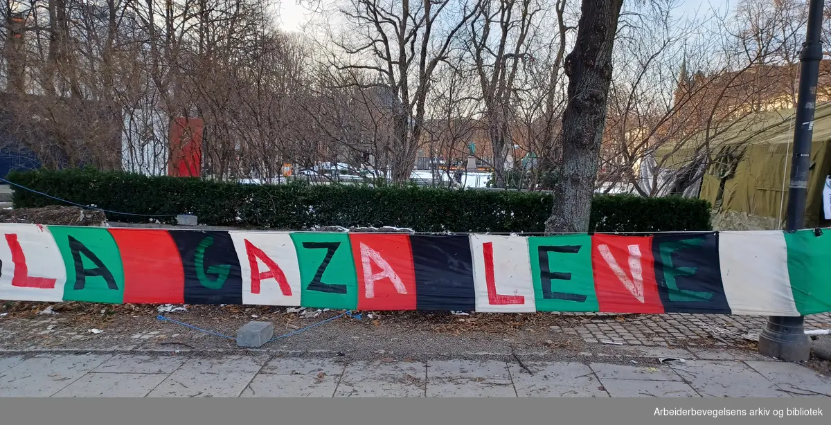 Palestinateltet i Spikersuppa, et tilholdssted for de som støtter Palestina. Oslo, mars 2024. På banner:" La Gaza leve"