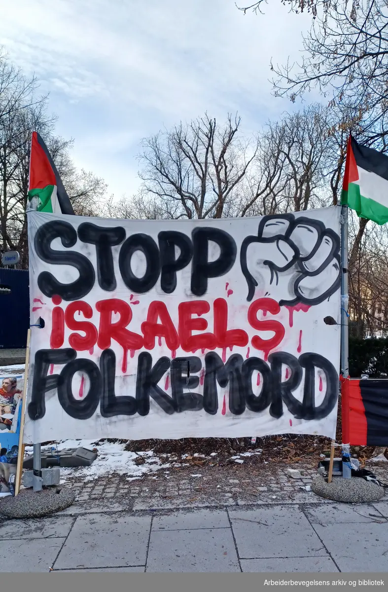 Palestinateltet i Spikersuppa, et tilholdssted for de som støtter Palestina. Oslo, mars 2024. På banner: "Stopp Israels folkemord"