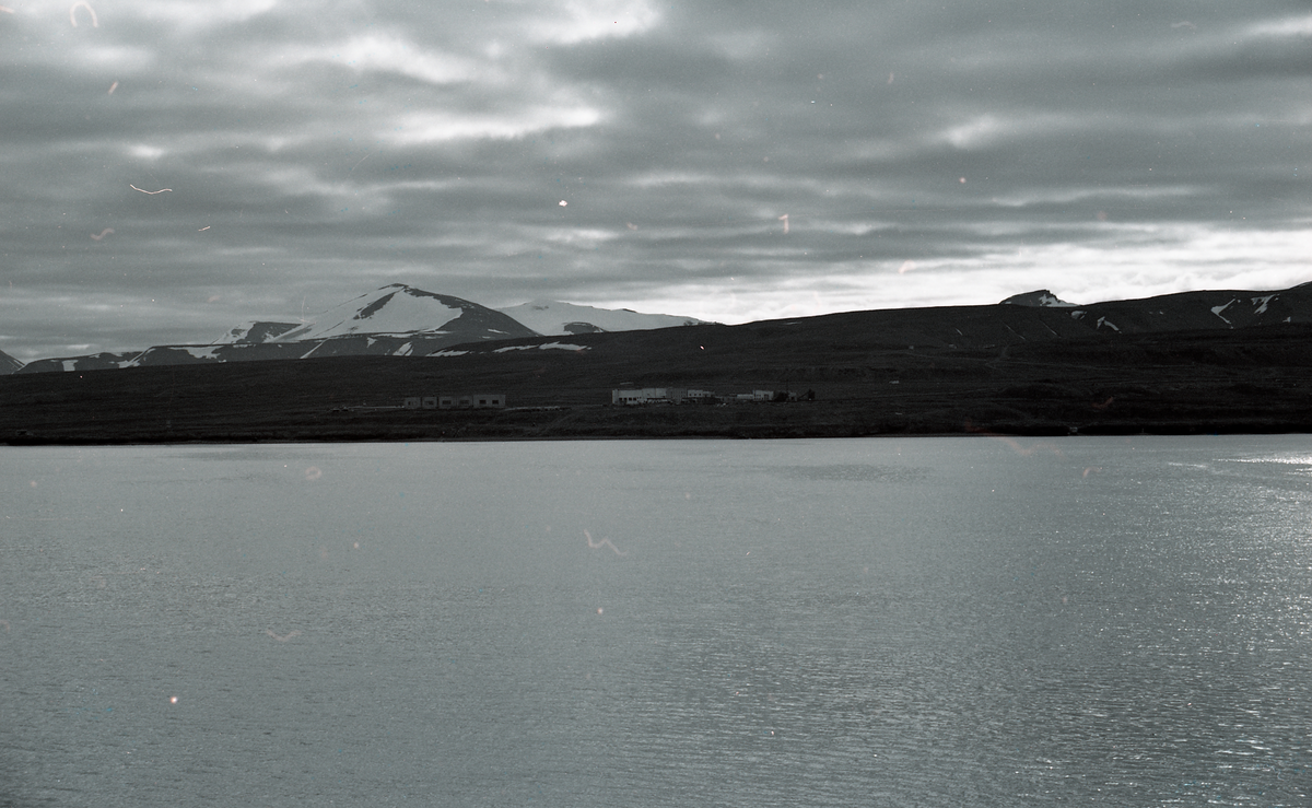 Kapp Heer/Heerodden. Helikopterbase utenfor Barentsburg. 