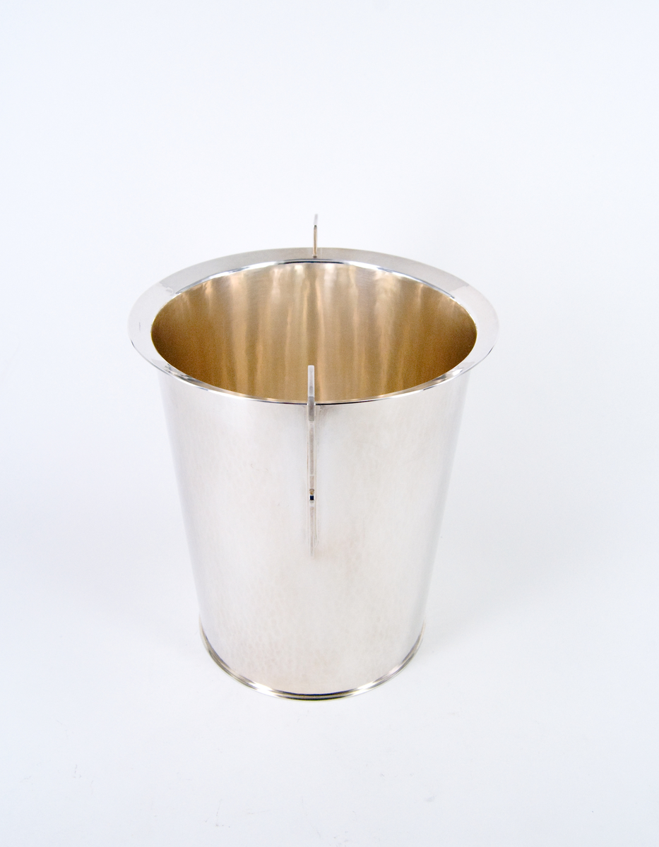 Silverbägare till konstlotteri, silver, med två hänklar.