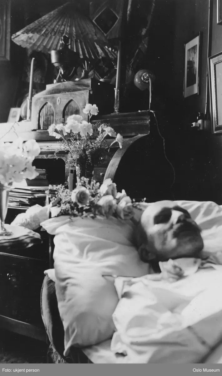 post mortem-portrett, mann, revisor, blomster