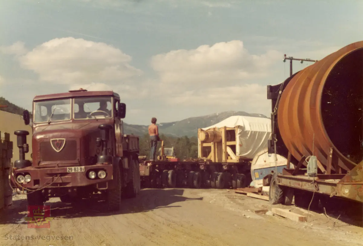 Transport av polhjul.  NVE's  "Nicolas" henger med Faun lastebil. kjennemerke 29-83-01.  (Norges vassdrags- og energidirektorat)
10.06.2024: Terra - Faun L1212/45 ZA 1966 modell. Chassisnummer: 22310518. (Opplysninger fra Jo-Olav Bakken)