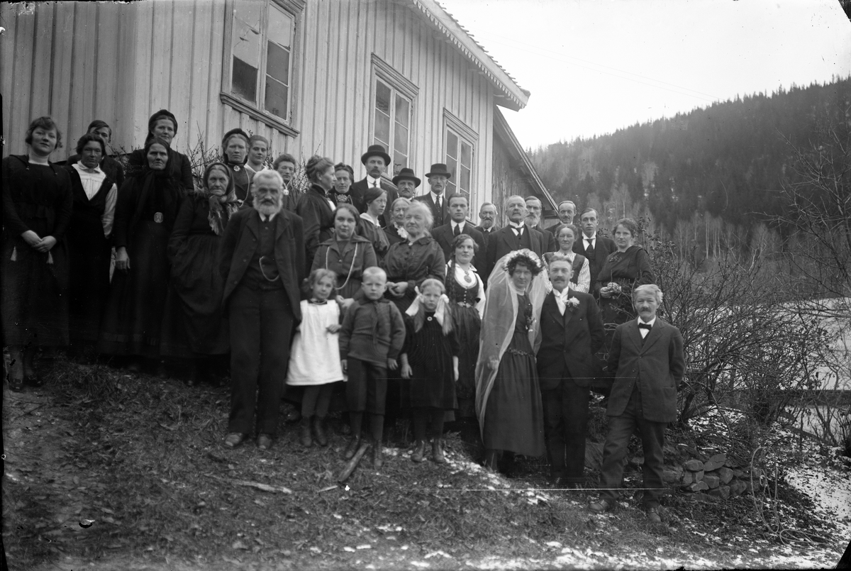 Fotsamling etter Hans Tveito. Helvigs bryllup 1920, Asklund.