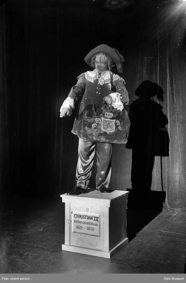 Einar Rose som Christian IV på Chat Noir i 1931.