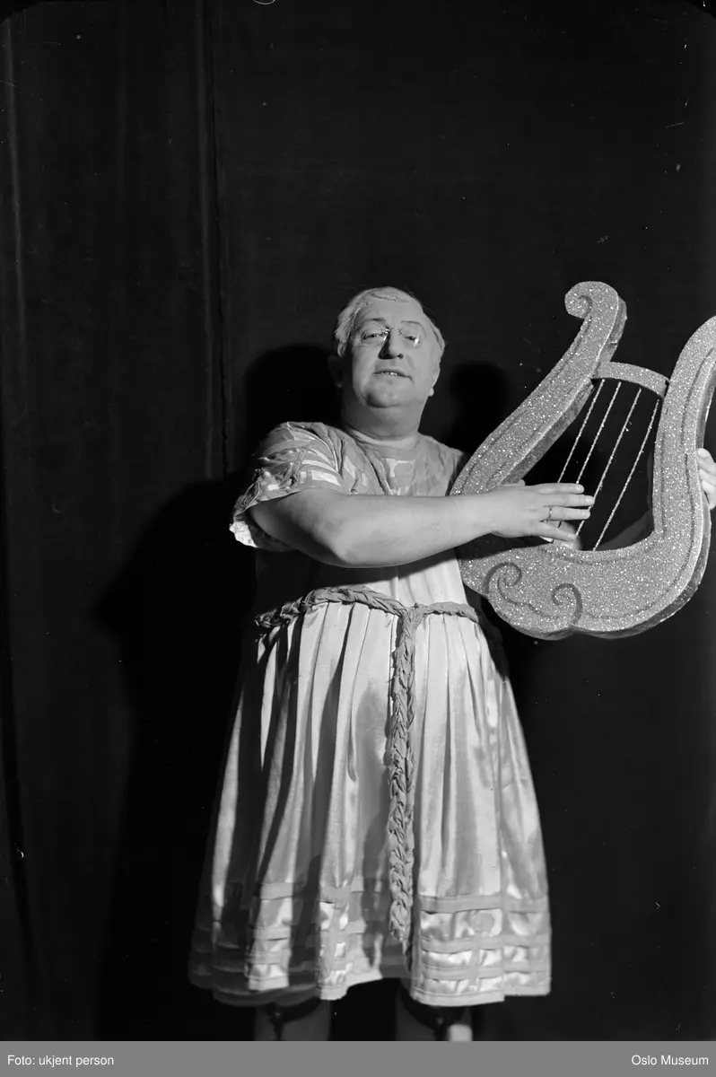 Einar Rose i forestillingen "Orfeus i undergrunnen".
