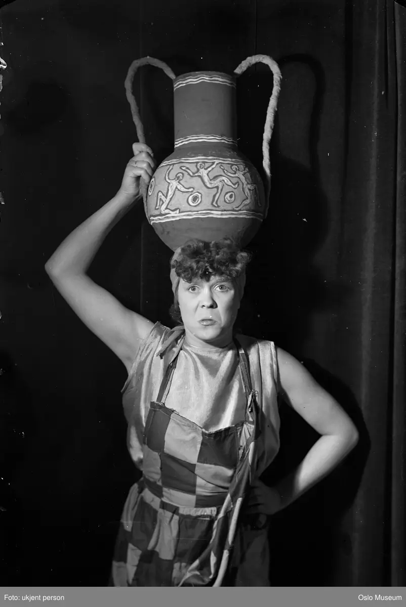 Kari Diesen i forestillingen "Orfeus i undergrunnen".