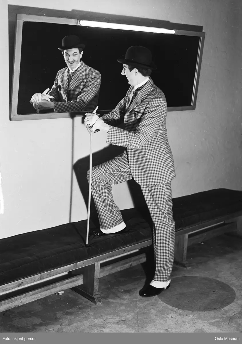 Leif Juster på Chat Noir i 1940.
