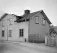 Västanågatan 19 i Linköping. Dokomentation av gatuhuset 1948, kort före rivning för att ge plats för de rådande flerfamiljshusen längs gatans sträckning utmed kvarteret Forskaren.