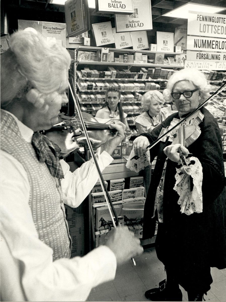Fiolspel i Hedlunds tobaksaffär i Vällingby 1977 i samband med en butikstävling om bästa säljarrangemanget för cigarillmärket Bellman Ballad.