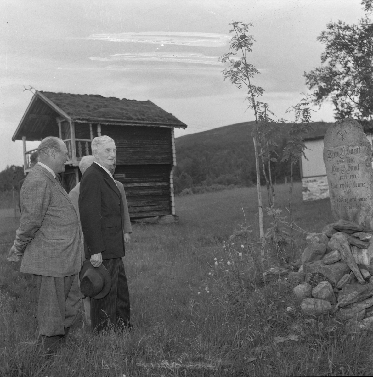 H.K.H. Kronprins Olav på besøk hos Johan Falkberget